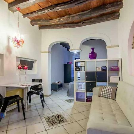 Monolocale Stampace Apartment Cagliari Bagian luar foto